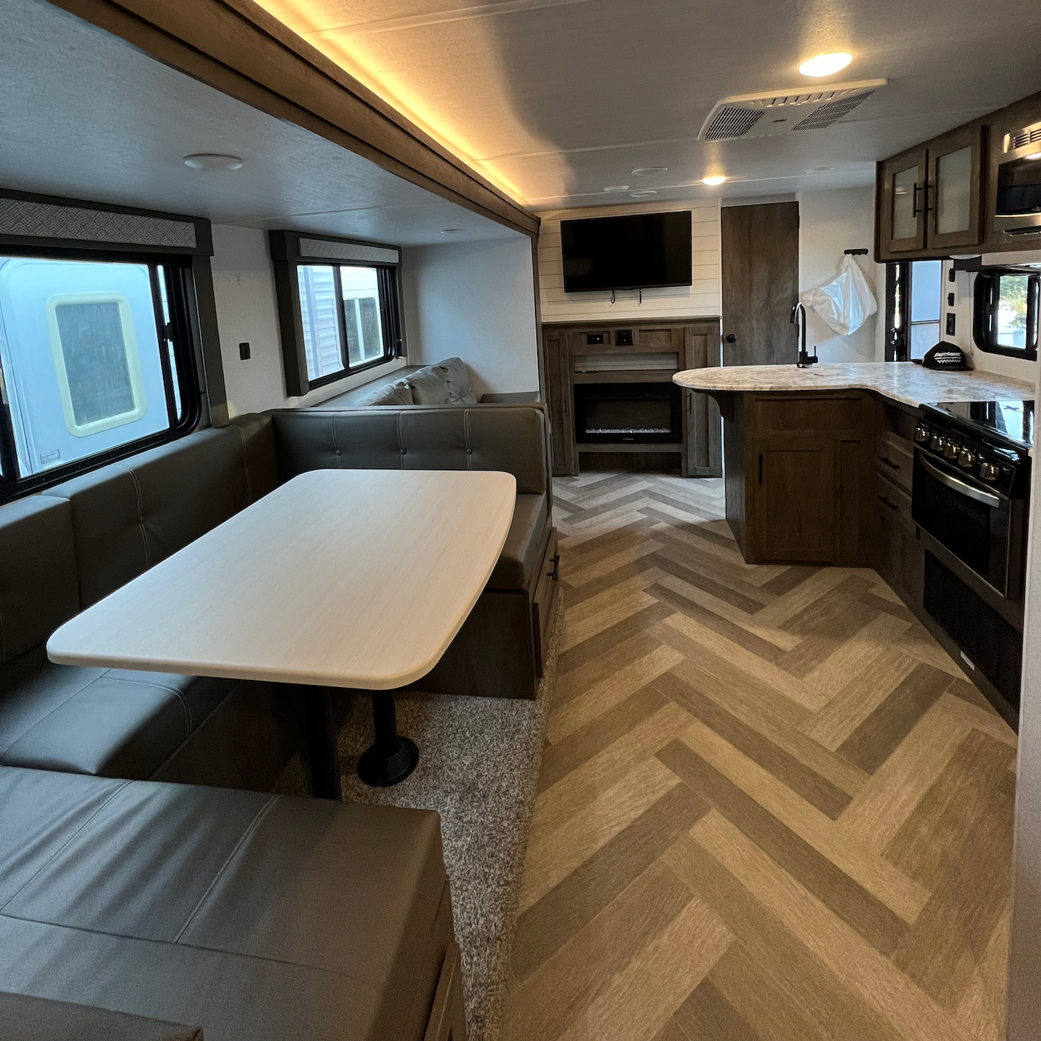 RV rental Campland on the Bay luxury